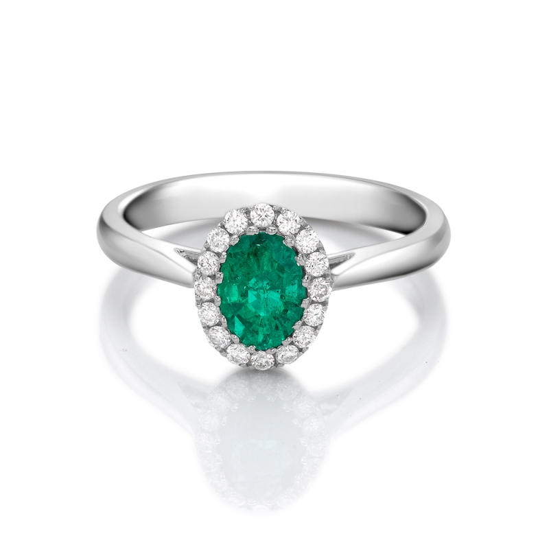 Emerald & diamond oval cluster ring in 18ct white gold, 994